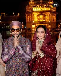 Deepika Padukone And Ranveer Singh At The Golden Temple For Their First Wedding Anniversary In 2020 Traditional Outfits Fashion Deepika Padukone