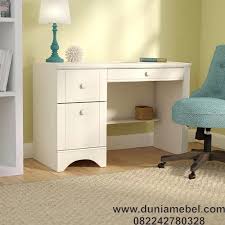 Bukan hanya persoalan indoor atau outdoor, gambar meja unik ini pun bisa ditaruh di dekat dinding atau di tengah ruangan. Meja Belajar Anak Minimalis Modern Dunia Mebel