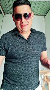 Efrain Ronquillo's Instagram, Twitter & Facebook