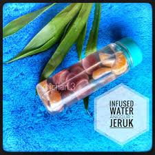 Barangkali, toppers merasa asing dengan penggunaan kurma sebagai campuran infused water, namun sebenarnya manfaat air rendaman kurma sudah dikenal sejak dahulu kala. Detox Day 15 Anggur Jeruk Zaidulakbar Sulistyowati 05 Resep Jsr Kenapa Buah Sayur Harus Dbuat Infused Infused Water Healthy Herbs Herbalism