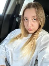 Evie Hart's Instagram, Twitter & Facebook