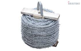 Highly flexible and strong, suitable for construction work tacking iron. 6 Harga Kawat Duri Untuk Pagar Per Roll Tipe Silet Galvanis