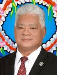 Gov opposes renewal for CUC director