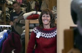 An american tourist tries on an icelandic lopi sweater knitted at handknitting association of iceland in reykjavik. Made In China Iceland S Sweater Knitters Are Unhappy Taiwan News 2019 06 10
