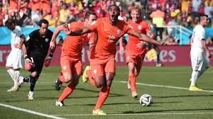 Les neuf premiers des neuf groupes sont qualifiés, ainsi que les quatre vainqueurs des barrages entre les huit meilleurs deuxièmes. Coupe Du Monde 2014 Les Pays Bas Battent Le Chili 2 0 Et Terminent En Tete Du Groupe B Eurosport
