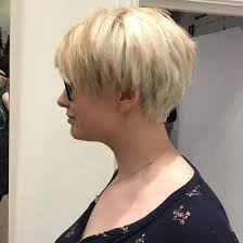 This is long hair, and bleach needs to be applied as fast as possible so that all the hair lifts equally. Blonde Hair How To Dye Dark Hair To Bleach Blonde Safely