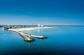 Herzlich Willkommen In Warnemunde Herzlich Willkommen Im Wellnesshotel Neptun Hier Liegen Ihnen Strand Und Meer D Ostsee Warnemunde Rostock Warnemunde Ostsee