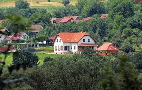 Top 10 Pensiuni De La Munte Cu Jacuzzi Incălzit Pentru O Relaxare Intr Un Peisaj De Vis In Romania House Styles Mansions House