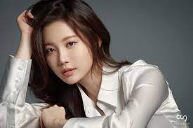 Yura's single ' white ' has been released hard and distressed with 'white' hope you can melt in white eyes go to seuminghaleo right now ~ #유라 #인디음악. ê±¸ìŠ¤ë°ì´ ë°°ìš° ìœ ë¼ ê¹Šì–´ì§„ ëˆˆë¹›