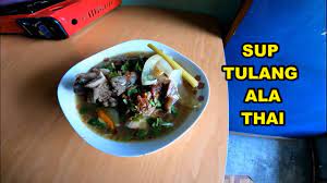 Sup tulang (beef bone soup) is an aromatic beef soup flavoured with spices like coriander, cinnamon, chilli, onions and aniseed. Sup Tulang Ala Thai Tora Ganu Youtube