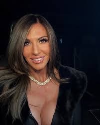 Kristen Graham's Instagram, Twitter & Facebook