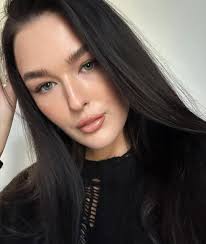 Hi everyone! I'm May, and I started Wander and Post because I believe that  every trip—whether it's a walk in your neighborhood, a bus ride to the next  town, or a flight