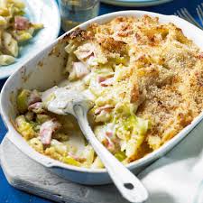 Ham and pea pasta alfredo is made with cooked ham, sweet peas, chicken broth, cream, and parmesan cheese. Ham And Leek Pasta Bake