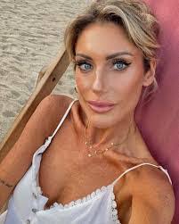 Vanessa Beas's Instagram, Twitter & Facebook