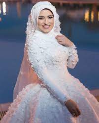 The dress comes as a set with a crape chiffon cloak, decorated with handmade lace. Awesome And Beautiful Bride Hijab Bride Muslim Wedding Dresses White Model Fashion