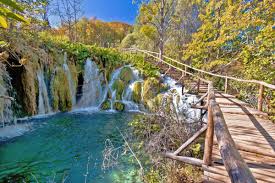Kroatien ist mitglied der europäischen union, der nato, der welthandelsorganisation, der osze und der vereinten nationen. Nationalpark Plitvicer Seen Kroatien Bei Riva Tours Online Buchen I D Riva Tours