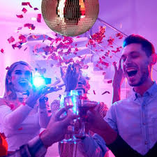 Alles für den perfekt gedeckten tisch. Discokugel Zum Aufhangen Fur Decke Grosse Spiegelkugel Party Deko Mottoparty Diskokugel O 30 Cm Silber