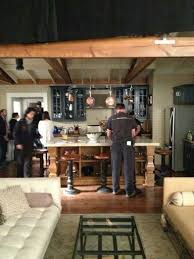 Spencer Hastings House Living Room And Kitchen Pll Behind The Scenes Tile Goes All The Way Up Hastings House House Plans House