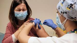 Y tampoco se sabe mucho más de otros embarques. Coronavirus Andalucia Los Mayores De 70 Y 60 Anos Seran Los Siguientes Vacunados En Andalucia