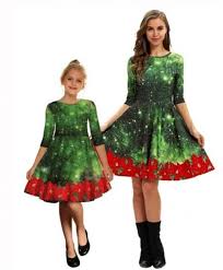 Scegli un'opzione bianco nero rosso. Il Look Di Natale Perfetto Per Mamma E Figlia Ecco I Vestiti Da Indossare Sotto L Albero Ultime Notizie Flash
