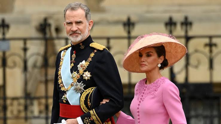 Una polémica, un secreto y varias crisis: Felipe y Letizia veinte años  después de su compromiso oficial