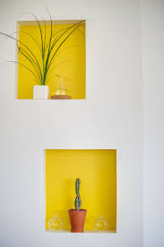 Des Touches De Jaune Pour Donner Du Pep S A Son Interieur Deco Maison Idee De Decoration Maison Arlogis