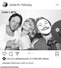 Emily Ratajkowski Flaunts Her Curves As Carmela Soprano For Halloween Sopranos Tony Soprano Film Awards