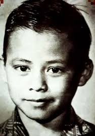 Filem batu belah batu bertangkup diterbitkan dalam bentuk filem hitam putih tanpa warna. Jom Dot Seniku Bat Latif