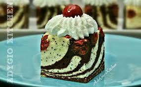 Aceste fructe de sezon sunt o sursa pretioasa de substante nutritive. Prajitura Cu Visine Si Blat Din Albusuri Cu Mac Si Cacao