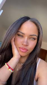 Jasmine Ellison's Instagram, Twitter & Facebook