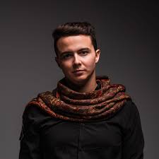 Acordeonista Roger Corrêa sobe ao palco do Espaço 373