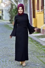 hulle kolu islemeli volanli elbise e109 siyah kollari isleme detayli volanli kendi kumasindan cikarilabilir kusagi ile sik bir elbise giyim elbise modelleri