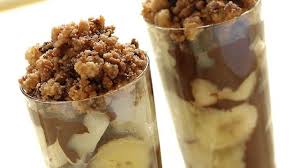 Crumble Banane Poire Et Chocolat En Verrine Recipe Desert Recipes Desserts Food