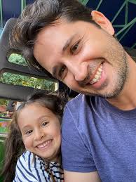 🎉 Feliz 40 anos, meu amor! 🎂✨ @diogomacknight Hoje é dia de celebrar essa  pessoa maravilhosa, de bem com a vida, que transforma qualquer lugar em um  espaço mais leve e divertido.