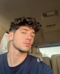 Barba time? 🧔🏻‍♂️ Ustudes que dicen, con 3 pelitos o sin nada?