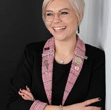 Sandra Kleber's Instagram, Twitter & Facebook