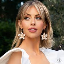 Sneak Peek: These earrings make us crave some vitamin SEA! 🌊