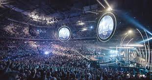While hillsong is a house of prayer in name, bosch agrees, it has been overtaken to its core by a craving for celebrity that overshadows any care for the members who compose it. Hillsong Is This Celeb Filled Instagram Friendly Church The New Face Of Evangelicalism