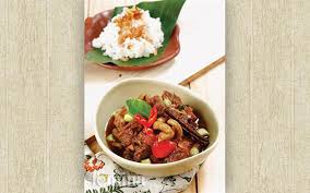Rabeg adalah hidangan khas banten yang merupakan hasil adaptasi dari kuliner arab. Resep Rabeg Daging Kambing Khas Banten