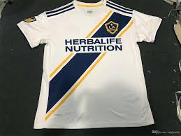 Dafür sorgte auch ibrahimovic selbst: Grosshandel Thailand La Galaxie Ibrahimovic Fussball Trikot 2019 Maillots De Football Zlatan Ibrahimovic Galaxie Jersey Los Angeles Jersey Camisetas T Shirt Von Myjersey 12 38 Auf De Dhgate Com Dhgate