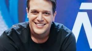 Vídeo: apresentador Fred Ring diz que saiu do Grupo Globo por perseguição  de "comentarista loira"