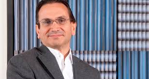 Noticias caracol es un noticiero colombiano, dirigido por juan roberto vargas, 1 que se transmite por caracol televisión, caracol hd2 y caracol internacional.tiene cuatro ediciones de lunes a viernes y dos los fines de semana y festivos. Juan Carlos Mora Uribe Es El Nuevo Presidente De Bancolombia
