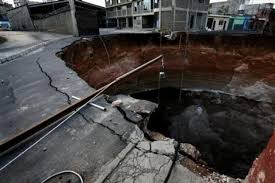 gigantic sinkhole in guatemala city i