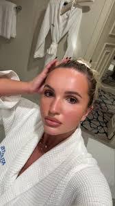 Victoria Robin's Instagram, Twitter & Facebook