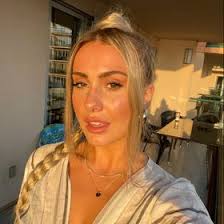 Kaci Huntington's Instagram, Twitter & Facebook