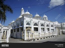 Taman awam lagun kuala ibai merupakan tempat yang menyenangkan untuk anda yang berkompilasi di terengganu, panorama yang menyenangkan dapat anda nikmati di tempat ini. Abidin Mosque Kuala Image Photo Free Trial Bigstock