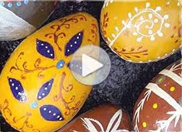 El huevo de pascua es una tradición gastronómica de la fiesta de pascua. Tarjeta Animada De Pascuas Bendiciones En Estas Pascuas
