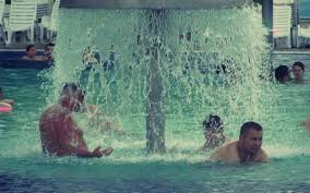 Calmeaza pielea sensibila si iritata, o reimprospateaza si o revigoreaza; Ce AfecÈiuni TrateazÄ Apa TermalÄ Din Felix Pensiunea Topaz