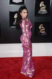 We chatted with pink haired songstress, kali uchis, about inspirations, tour, and style. Kali Uchis Style Clothes Outfits And Fashion Celebmafia