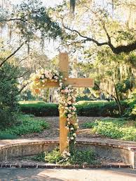Pin By Rebeca Iacob On Floral Design Ceremony Backdrop Garden Backdrops Wedding Ceremony Backdrop